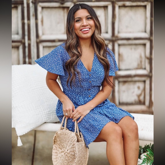 Jess Crum x Hazel & Olive Blue Ditsy Floral V Neck Flutter Sleeve Mini Dress New - Picture 3 of 9